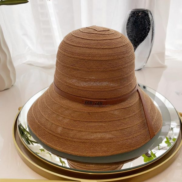 repliche,replica,perfette,siti di,affidabili,migliori siti,dove comprare,1:1,scarpe da ginnastica Elegante cappello a bacino oversize di MiuMiu in stile Hepburn