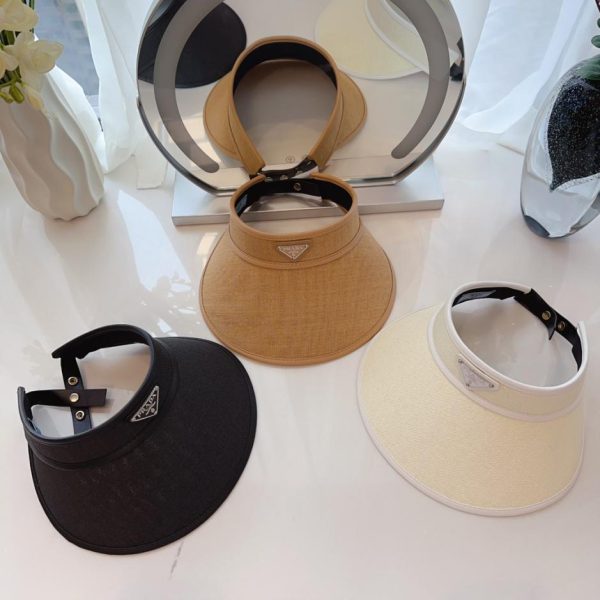 repliche,replica,perfette,siti di,affidabili,migliori siti,dove comprare,1:1,scarpe da ginnastica Il nuovo cappello in paglia intrecciata di Prada con classico logo a triangolo