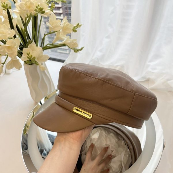 repliche,replica,perfette,siti di,affidabili,migliori siti,dove comprare,1:1,scarpe da ginnastica Nuovo berretto militare in pelle di MiuMiu