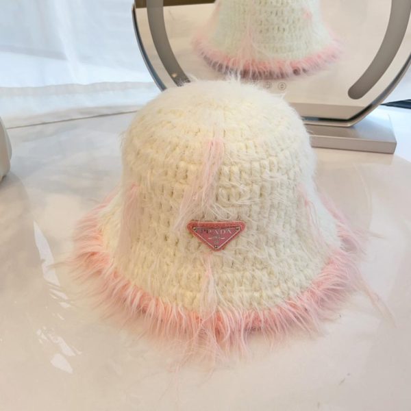 repliche,replica,perfette,siti di,affidabili,migliori siti,dove comprare,1:1,scarpe da ginnastica Prada autunno e inverno cappello da pescatore con nappa agganciato a mano lavorato a maglia