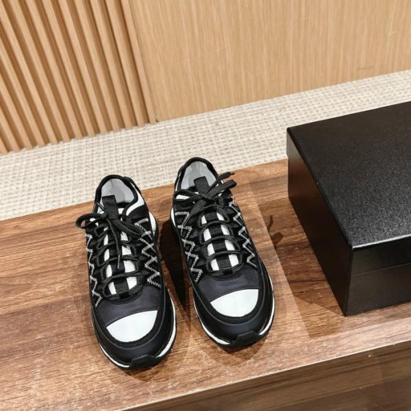 Chanel nuove scarpe sportive