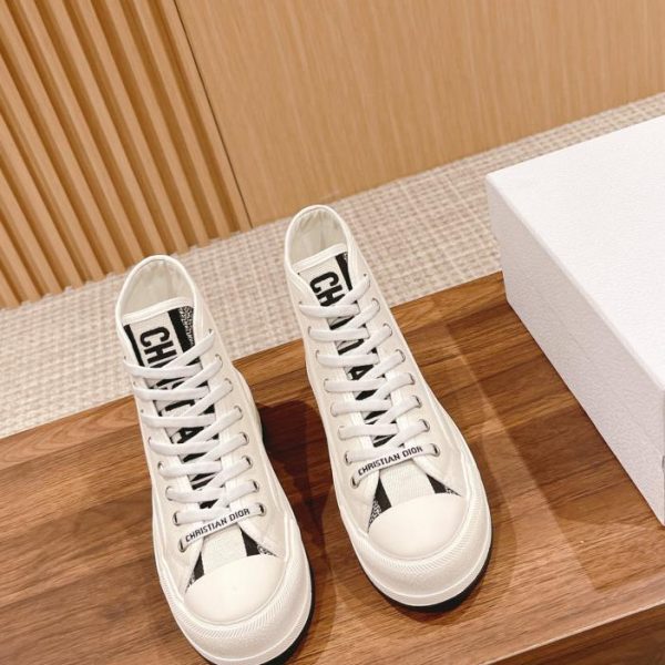 repliche,replica,perfette,siti di,affidabili,migliori siti,dove comprare,1:1,scarpe da ginnastica Scarpe Dior alte in tela con suola spessa ricamate per presbiopia