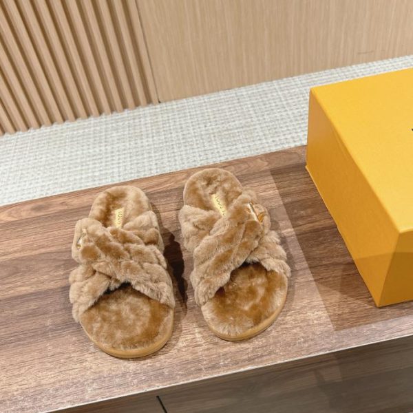 Pantofole LOUIS VUITTON in lana nuova