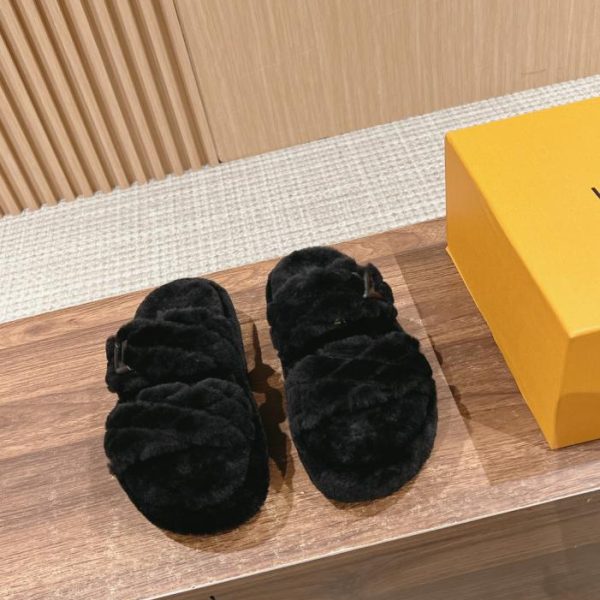 Pantofole LOUIS VUITTON in lana nuova