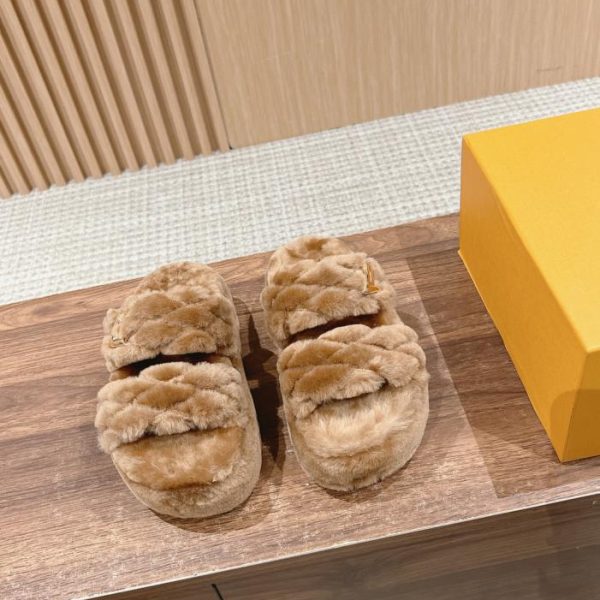 Pantofole LOUIS VUITTON in lana nuova