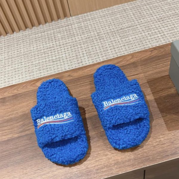 Pantofole in lana autunno inverno Balenciaga modello coppia