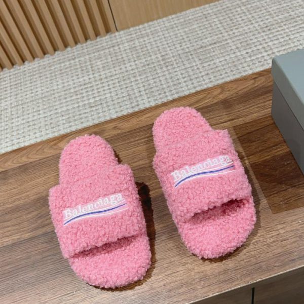 Pantofole in lana autunno inverno Balenciaga modello coppia