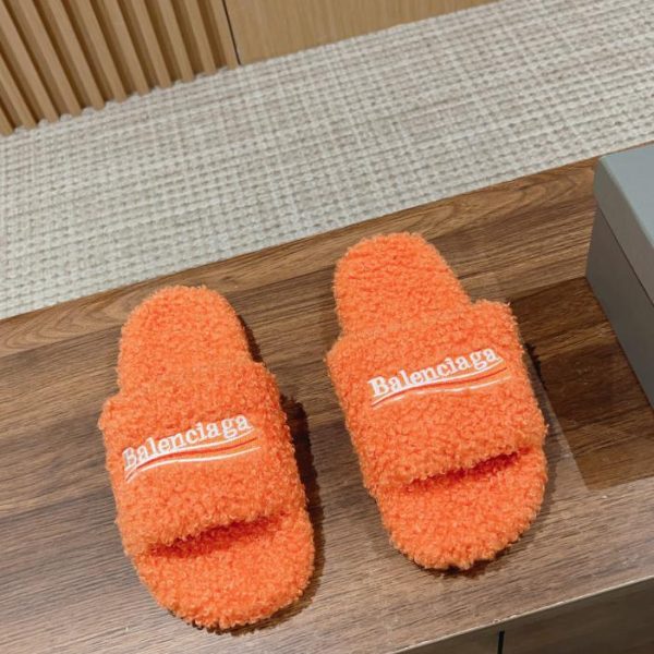 Pantofole in lana autunno inverno Balenciaga modello coppia