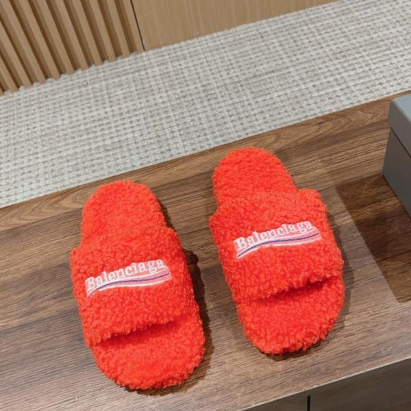 Pantofole in lana autunno inverno Balenciaga modello coppia