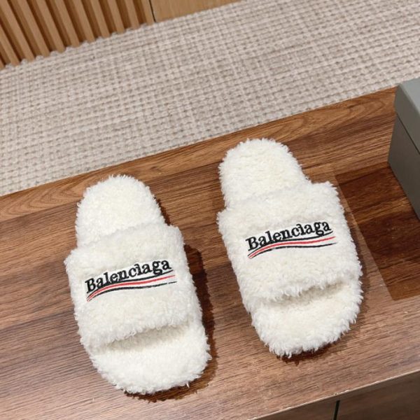 Pantofole in lana autunno inverno Balenciaga modello coppia