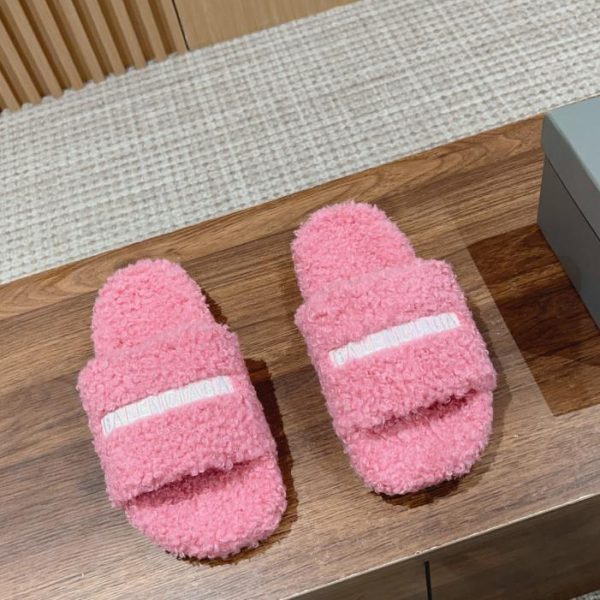 Pantofole in lana autunno inverno Balenciaga modello coppia