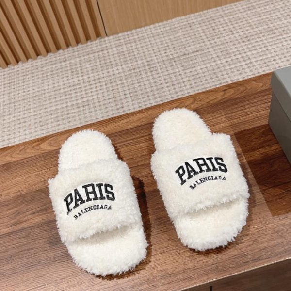 Pantofole in lana autunno inverno Balenciaga modello coppia