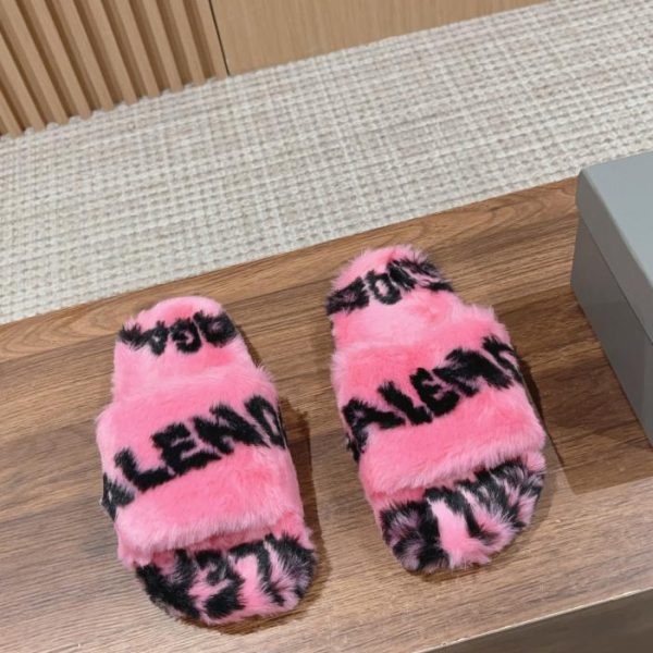 Pantofole in lana autunno inverno Balenciaga modello coppia