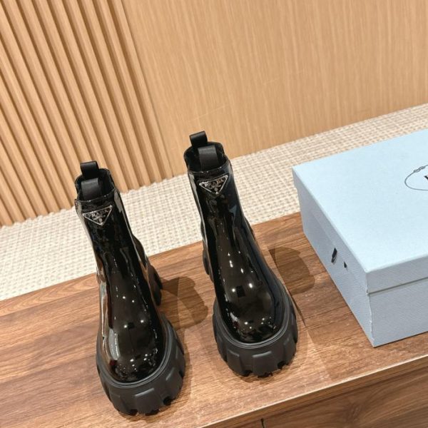 repliche,replica,perfette,siti di,affidabili,migliori siti,dove comprare,1:1,scarpe da ginnastica Stivali Prada classici con logo triangolare con suola spessa