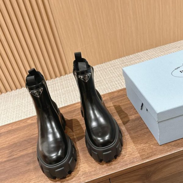 repliche,replica,perfette,siti di,affidabili,migliori siti,dove comprare,1:1,scarpe da ginnastica Stivali Prada classici con logo triangolare con suola spessa