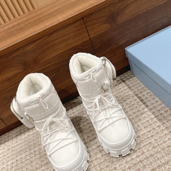 repliche,replica,perfette,siti di,affidabili,migliori siti,dove comprare,1:1,scarpe da ginnastica Doposci da donna Prada in piuma
