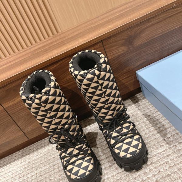 repliche,replica,perfette,siti di,affidabili,migliori siti,dove comprare,1:1,scarpe da ginnastica Doposci da donna Prada in piuma
