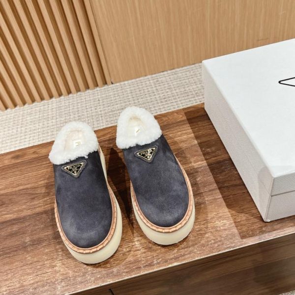 repliche,replica,perfette,siti di,affidabili,migliori siti,dove comprare,1:1,scarpe da ginnastica Prada nuove ciabatte a triangolo autunno inverno