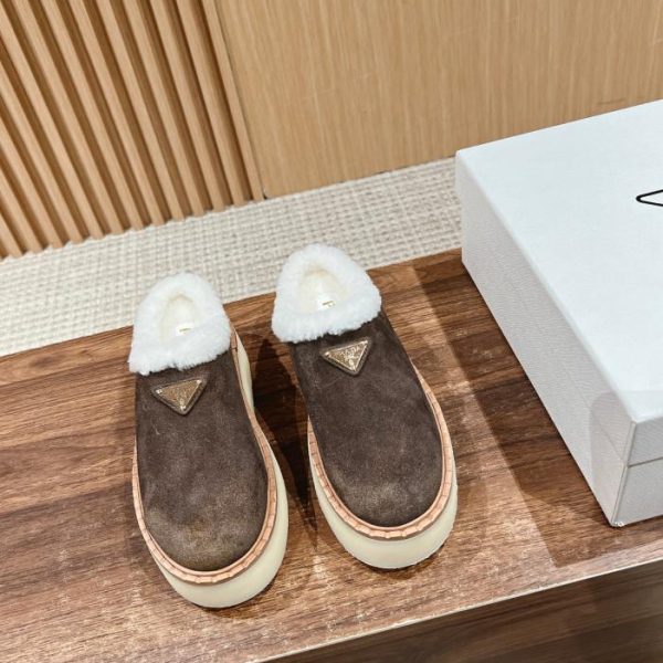 repliche,replica,perfette,siti di,affidabili,migliori siti,dove comprare,1:1,scarpe da ginnastica Prada nuove ciabatte a triangolo autunno inverno
