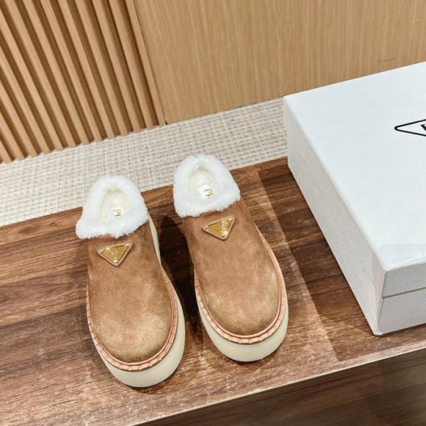 Prada nuove ciabatte a triangolo autunno inverno