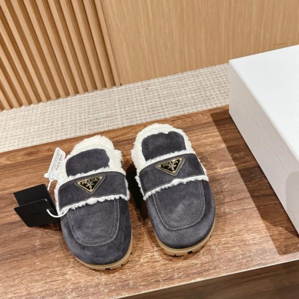 repliche,replica,perfette,siti di,affidabili,migliori siti,dove comprare,1:1,scarpe da ginnastica Prada nuove ciabatte a triangolo autunno inverno