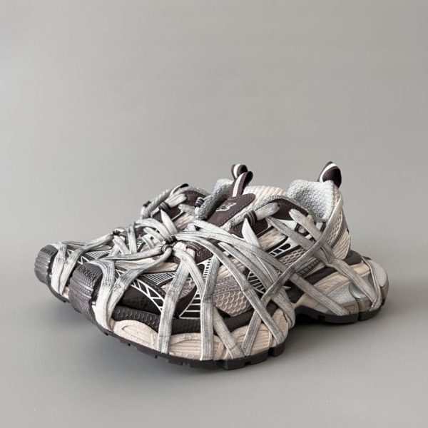 Balenciaga abbina le sneakers