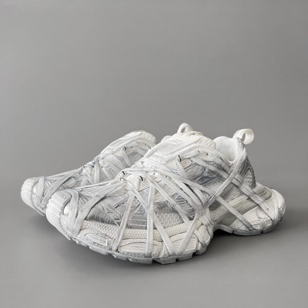 Balenciaga abbina le sneakers