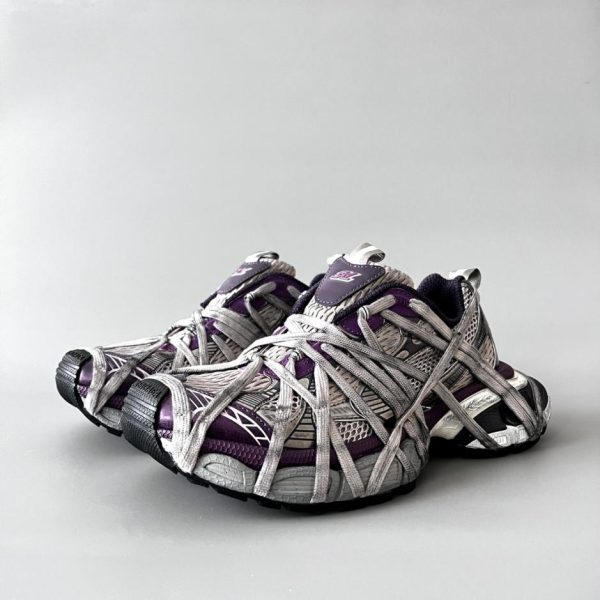 Coppia di sneakers viola di Balenciaga