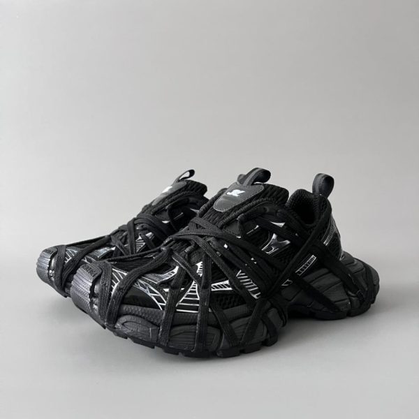 Balenciaga sneakers di coppia erotiche in bianco e nero