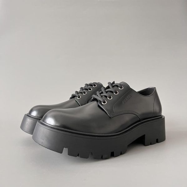 PRADA scarpe in pelle nere