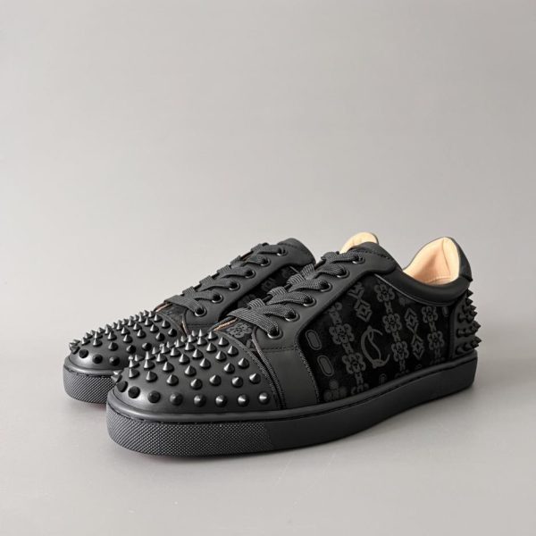 repliche,replica,perfette,siti di,affidabili,migliori siti,dove comprare,1:1,scarpe da ginnastica Christian Louboutin Louis Junior Spikes sneakers basse con motivo rivetti di colore nero