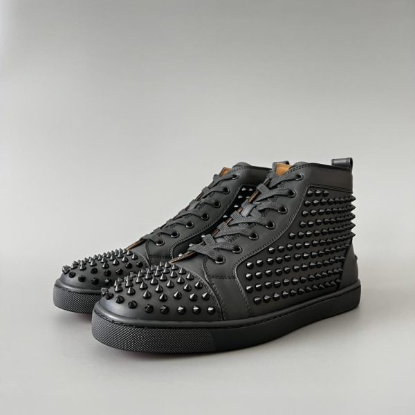 repliche,replica,perfette,siti di,affidabili,migliori siti,dove comprare,1:1,scarpe da ginnastica Christian Louboutin Lou Spikes sneakers alte in pelle nera con rivetti