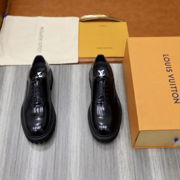 Scarpe casual in pelle LV