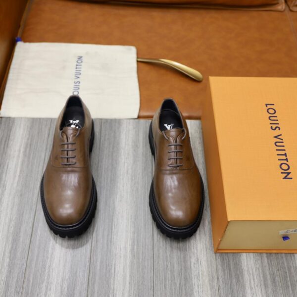 Scarpe casual in pelle LV