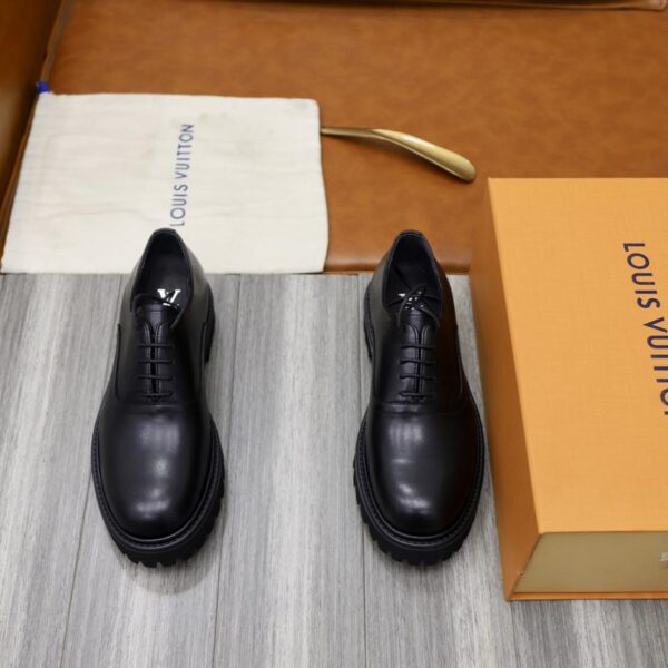 Scarpe casual in pelle LV