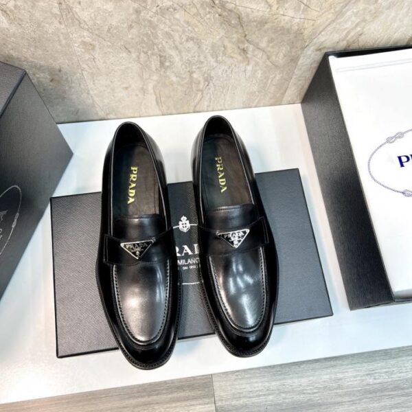 Prada scarpe casual in pelle da uomo di fascia alta