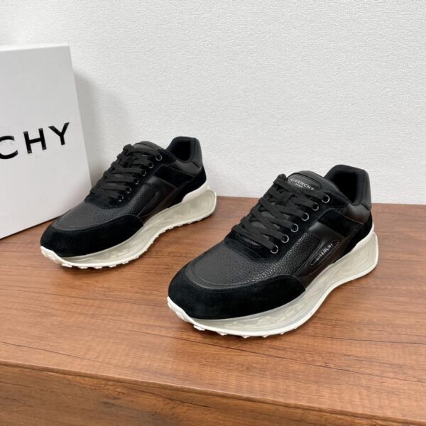 Le nuove scarpe da uomo di Givenchy, sneakers con cuscino d'aria e suola spessa