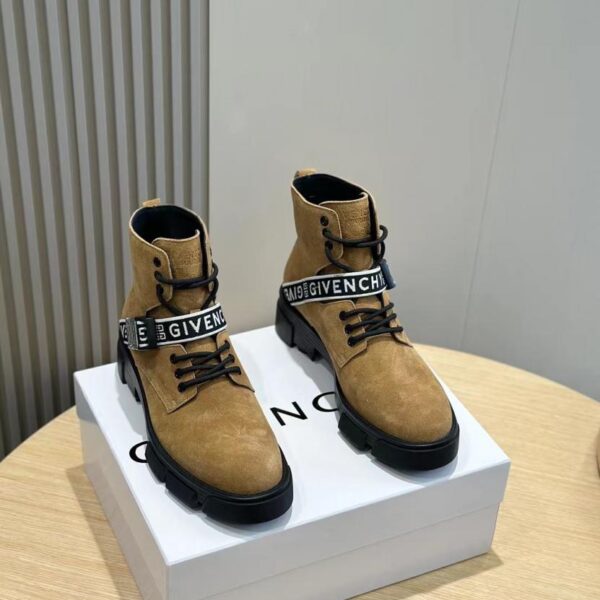 Stivaletti Martin palmati da uomo di Givenchy Terra