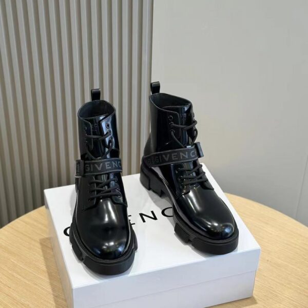 Stivaletti Martin palmati da uomo di Givenchy Terra