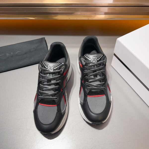 Sneakers casual da uomo con suola spessa di Givenchy