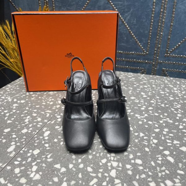 Serie di sandali classici con tacco alto di Hermes
