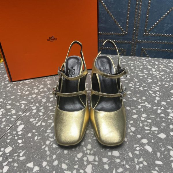 Serie di sandali classici con tacco alto di Hermes