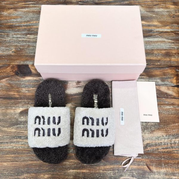 repliche,replica,perfette,siti di,affidabili,migliori siti,dove comprare,1:1,scarpe da ginnastica [Versione top] Miumiu nuove pantofole autunnali e invernali