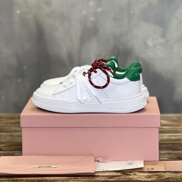 [Versione top] Le ultime scarpe da ginnastica casual di MiuMiu