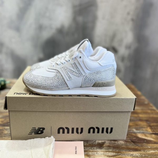 [Versione top] Sneakers Miumiu x New Balance 574 joint NB con superficie diamantata