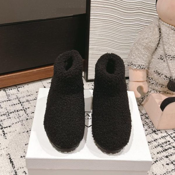 Pantofole in pelliccia triangolare Prada di alta qualità per l'autunno e l'inverno