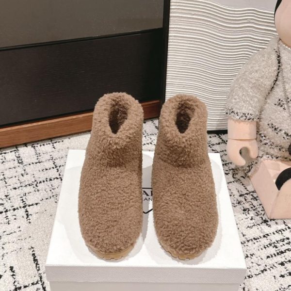 Pantofole in pelliccia triangolare Prada di alta qualità per l'autunno e l'inverno