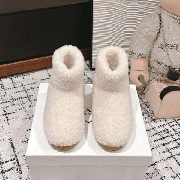 repliche,replica,perfette,siti di,affidabili,migliori siti,dove comprare,1:1,scarpe da ginnastica Pantofole in pelliccia triangolare Prada di alta qualità per l’autunno e l’inverno