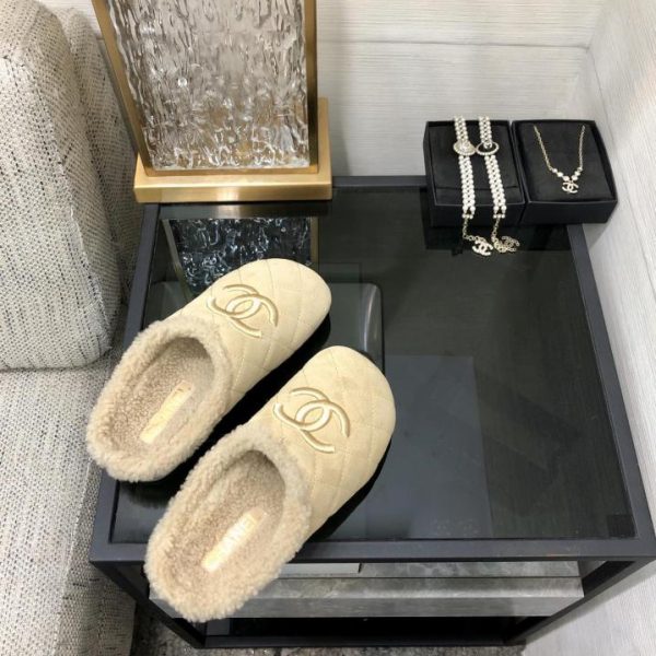 Pantofole Chanel in lana di alta qualità