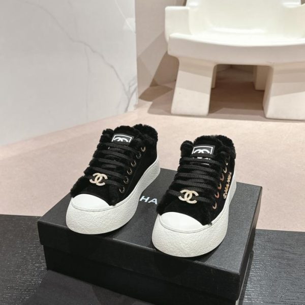 Sandali Chanel in lana di alta qualità